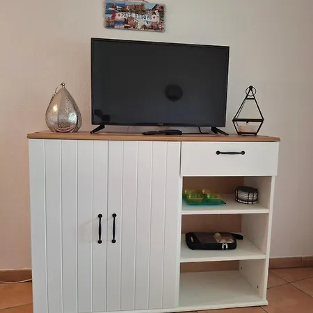 Entre Terre Et 4 Personnes Daire Uhart-Cize